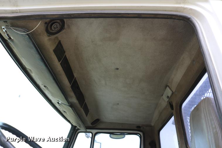 image for item DC7567 1994 Freightliner FL70 winch truck