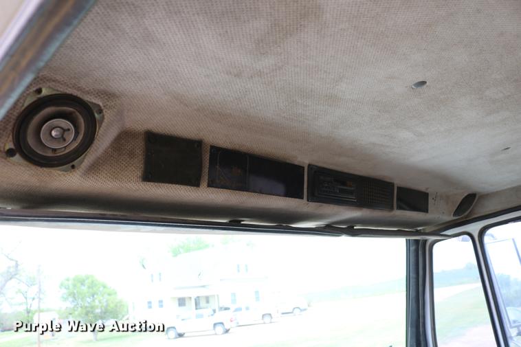 image for item DC7567 1994 Freightliner FL70 winch truck