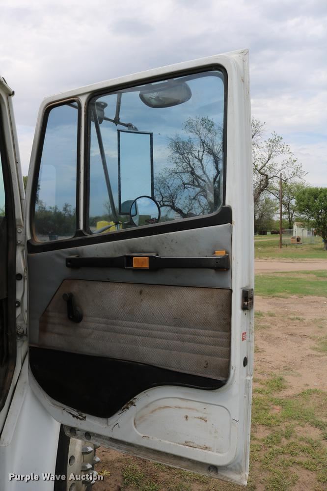 image for item DC7567 1994 Freightliner FL70 winch truck