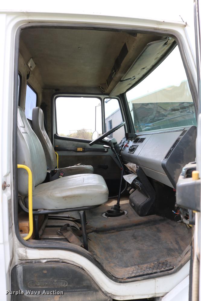 image for item DC7567 1994 Freightliner FL70 winch truck