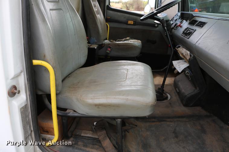 image for item DC7567 1994 Freightliner FL70 winch truck