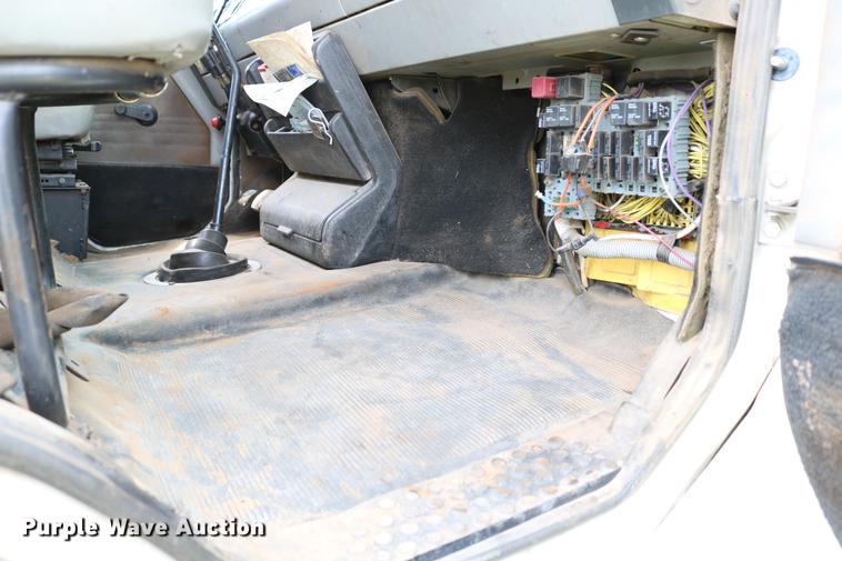 image for item DC7567 1994 Freightliner FL70 winch truck