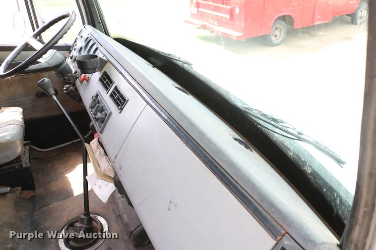 image for item DC7567 1994 Freightliner FL70 winch truck