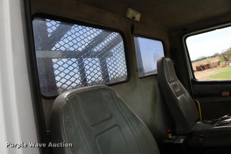 image for item DC7567 1994 Freightliner FL70 winch truck