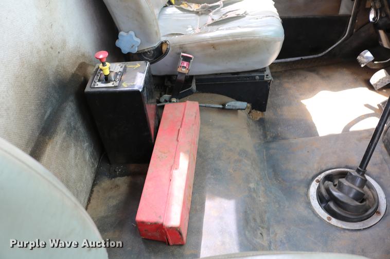 image for item DC7567 1994 Freightliner FL70 winch truck