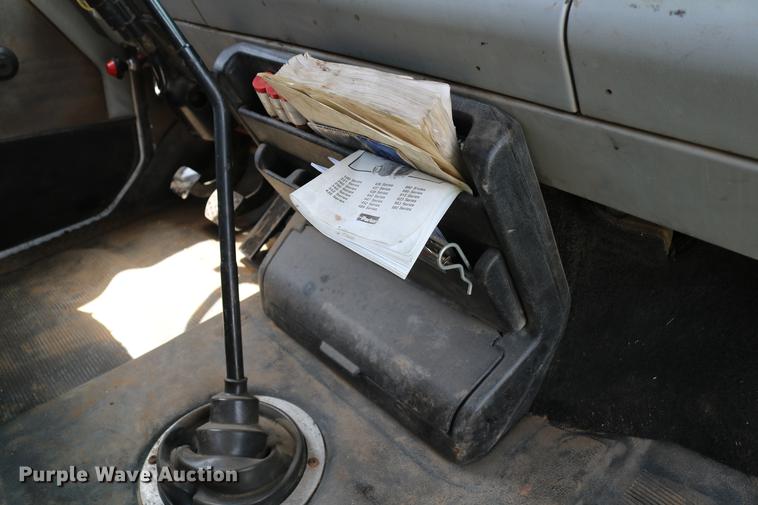 image for item DC7567 1994 Freightliner FL70 winch truck