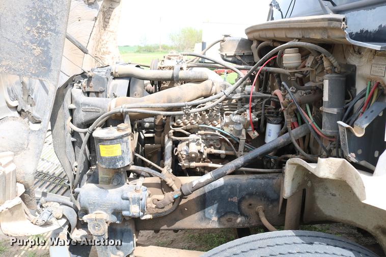 image for item DC7567 1994 Freightliner FL70 winch truck