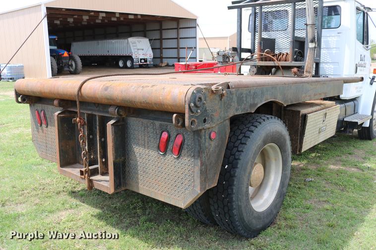 image for item DC7567 1994 Freightliner FL70 winch truck