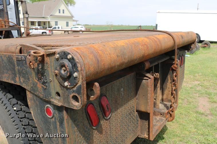 image for item DC7567 1994 Freightliner FL70 winch truck