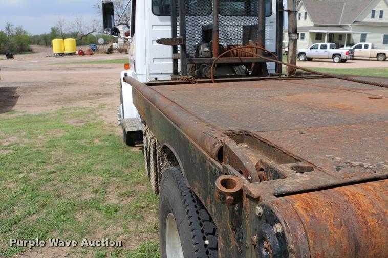 image for item DC7567 1994 Freightliner FL70 winch truck