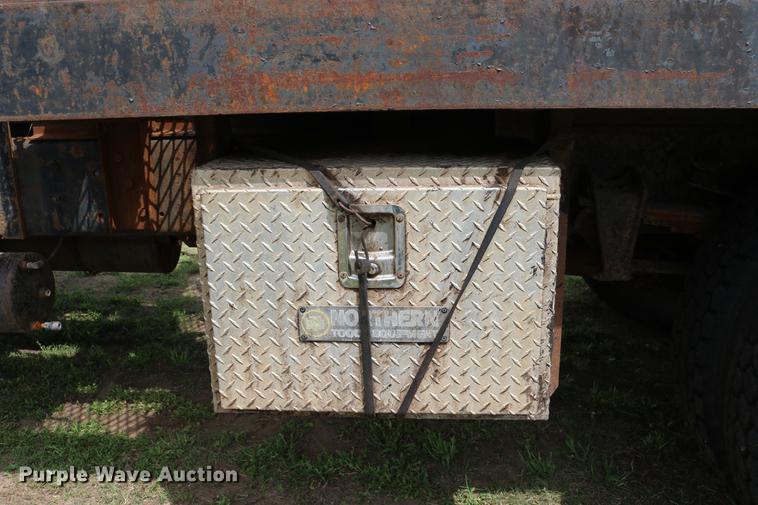 image for item DC7567 1994 Freightliner FL70 winch truck