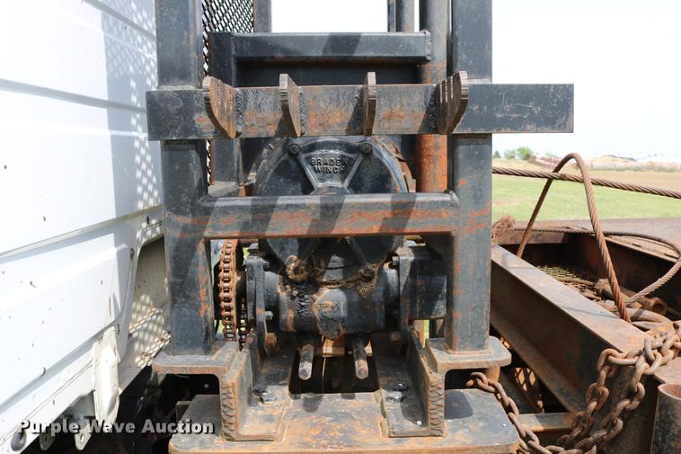 image for item DC7567 1994 Freightliner FL70 winch truck