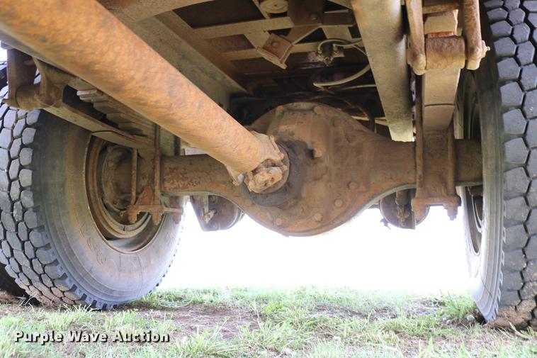 image for item DC7567 1994 Freightliner FL70 winch truck