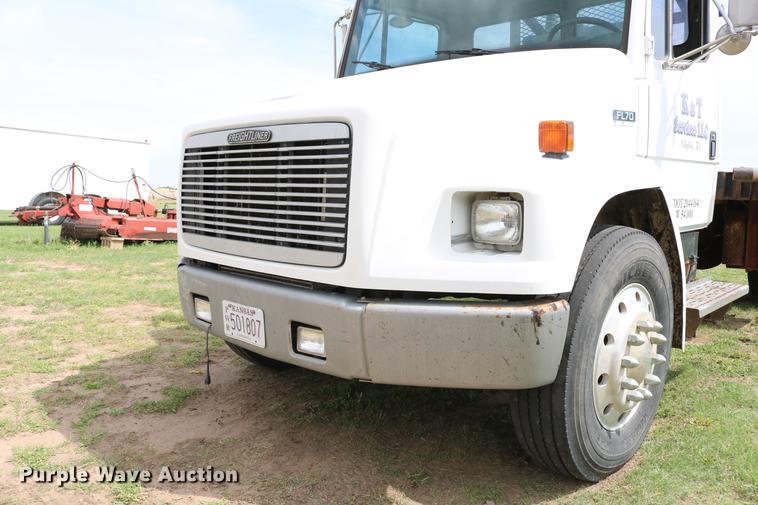 image for item DC7567 1994 Freightliner FL70 winch truck