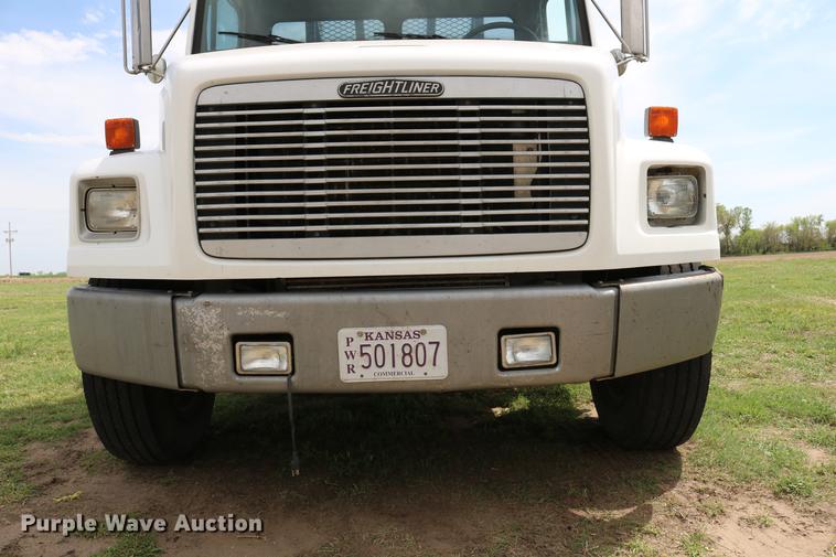 image for item DC7567 1994 Freightliner FL70 winch truck
