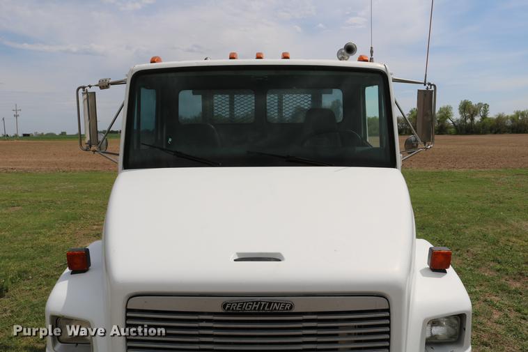 image for item DC7567 1994 Freightliner FL70 winch truck