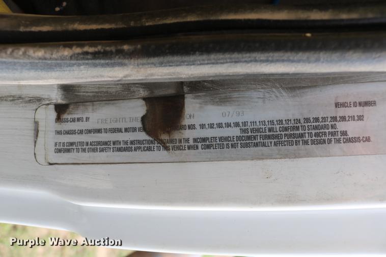 image for item DC7567 1994 Freightliner FL70 winch truck