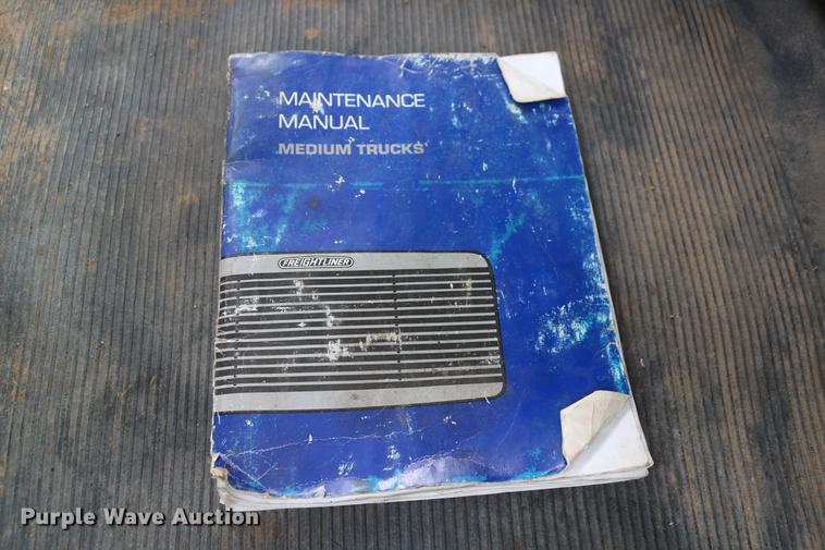 image for item DC7567 1994 Freightliner FL70 winch truck