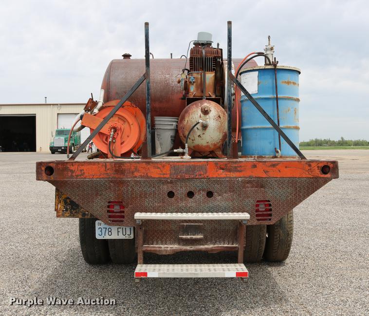 image for item DC7570 1971 Ford F700 flatbed service truck