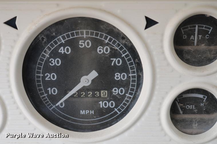 image for item DC7570 1971 Ford F700 flatbed service truck