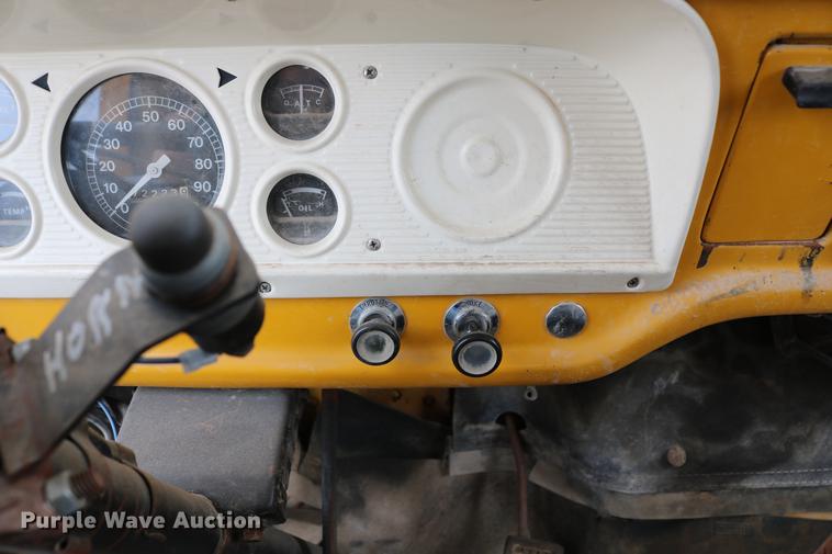 image for item DC7570 1971 Ford F700 flatbed service truck