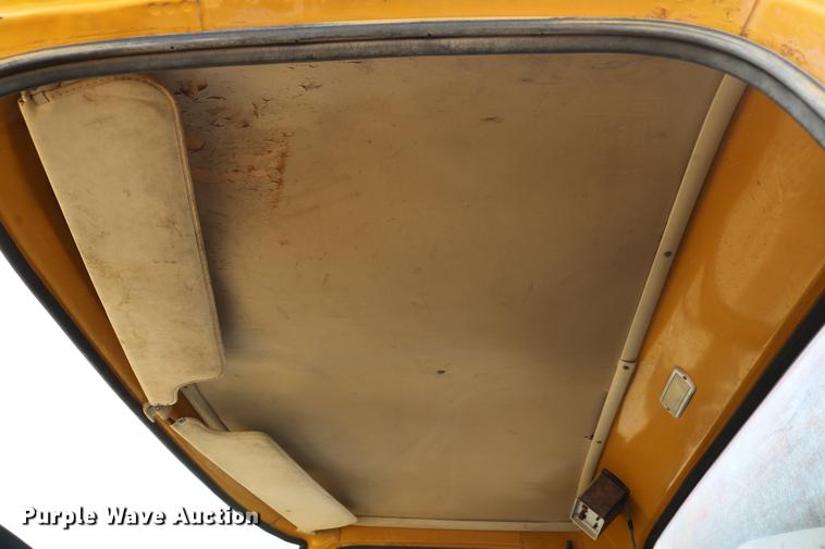 image for item DC7570 1971 Ford F700 flatbed service truck