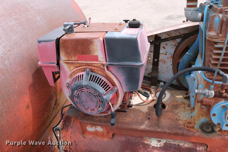 image for item DC7570 1971 Ford F700 flatbed service truck