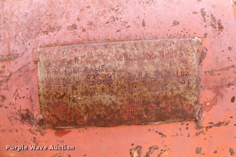 image for item DC7570 1971 Ford F700 flatbed service truck