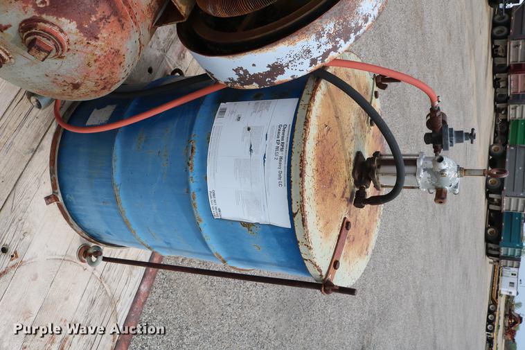 image for item DC7570 1971 Ford F700 flatbed service truck