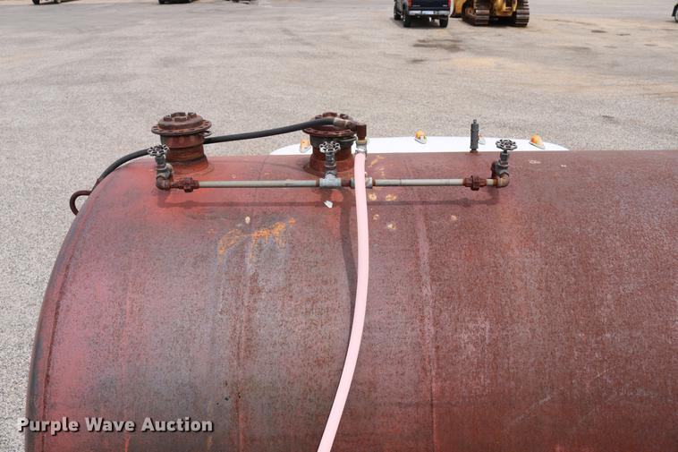 image for item DC7570 1971 Ford F700 flatbed service truck