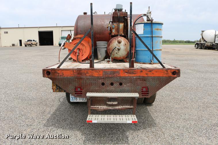 image for item DC7570 1971 Ford F700 flatbed service truck