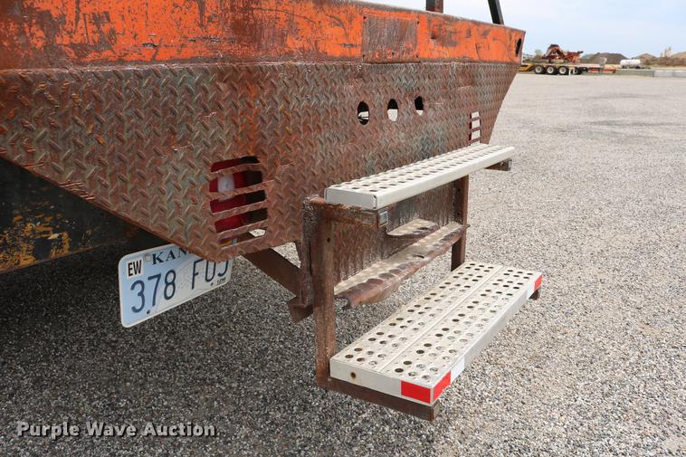 image for item DC7570 1971 Ford F700 flatbed service truck