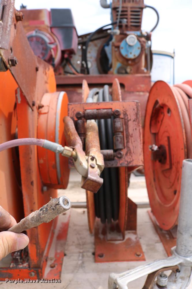 image for item DC7570 1971 Ford F700 flatbed service truck