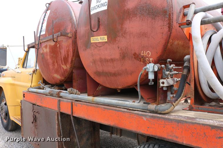 image for item DC7570 1971 Ford F700 flatbed service truck