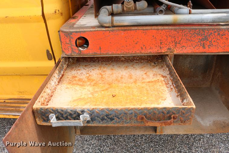 image for item DC7570 1971 Ford F700 flatbed service truck