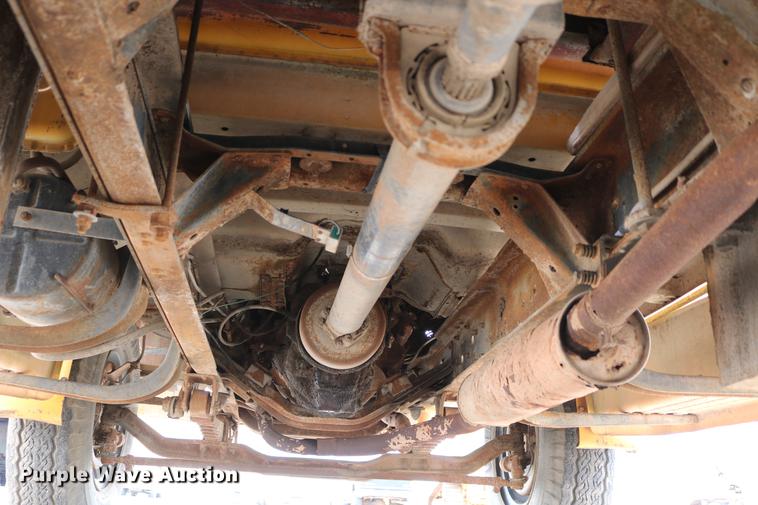 image for item DC7570 1971 Ford F700 flatbed service truck