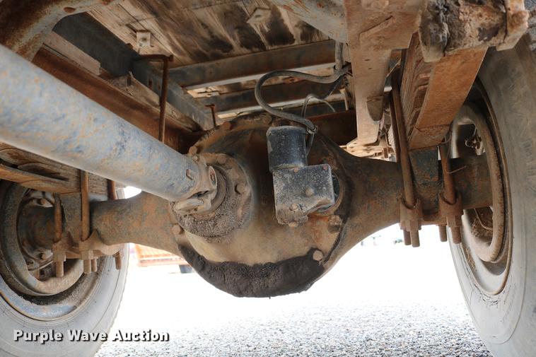 image for item DC7570 1971 Ford F700 flatbed service truck