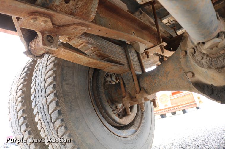 image for item DC7570 1971 Ford F700 flatbed service truck