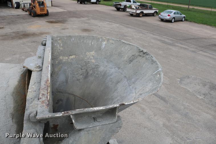 image for item DC7572 1999 Sterling A9500 ready mix truck