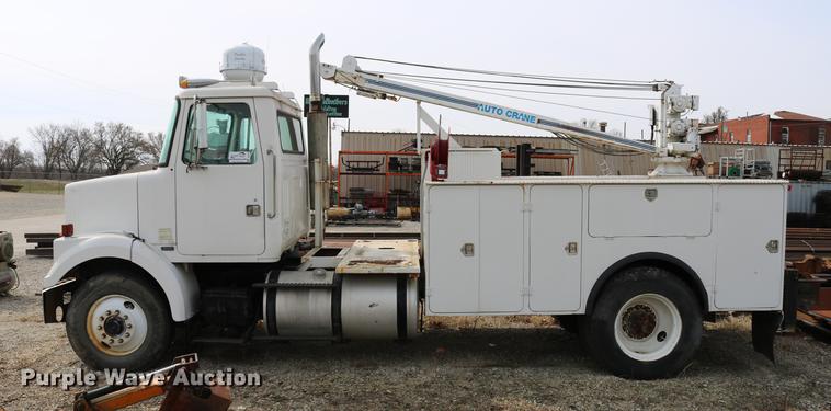 image for item DC7630 1984 White Volvo WCS 42T service truck with crane