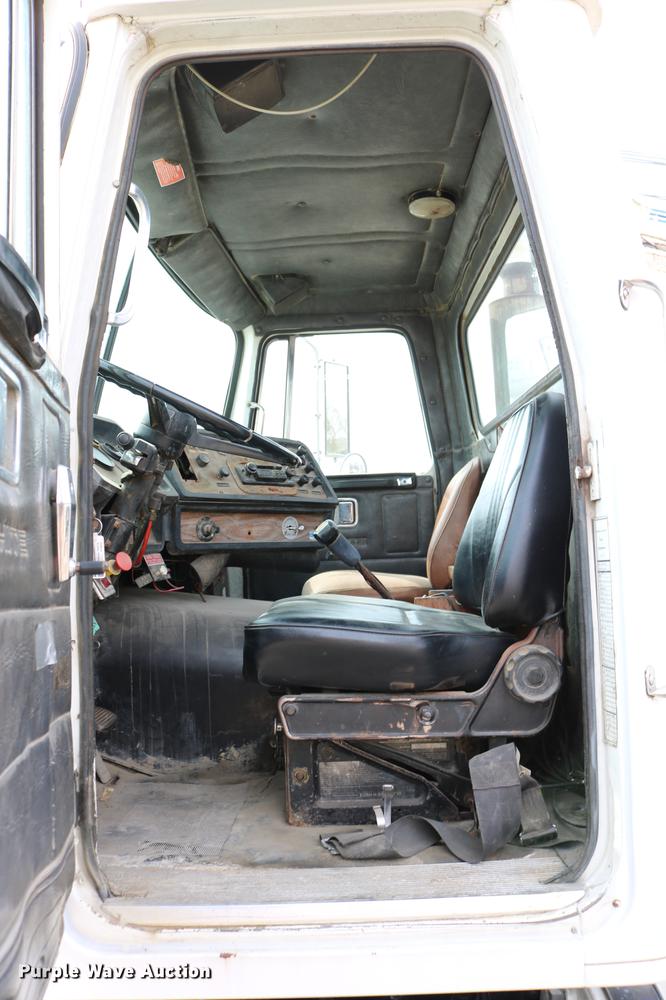 image for item DC7630 1984 White Volvo WCS 42T service truck with crane