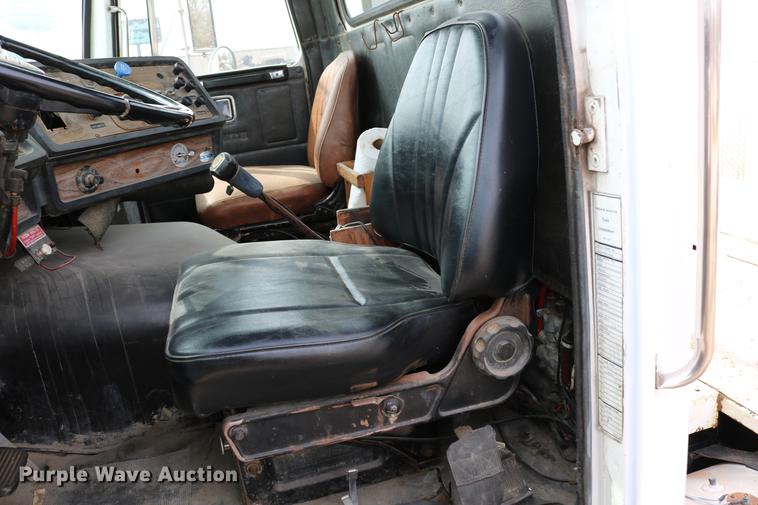 image for item DC7630 1984 White Volvo WCS 42T service truck with crane