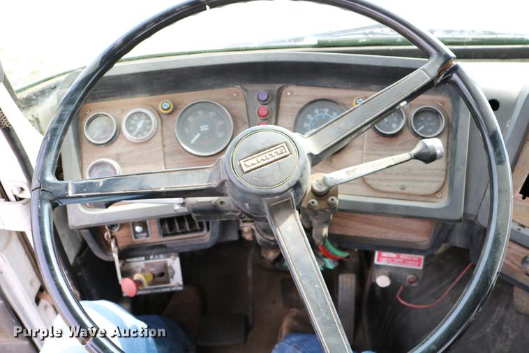 image for item DC7630 1984 White Volvo WCS 42T service truck with crane