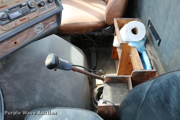 image for item DC7630 1984 White Volvo WCS 42T service truck with crane