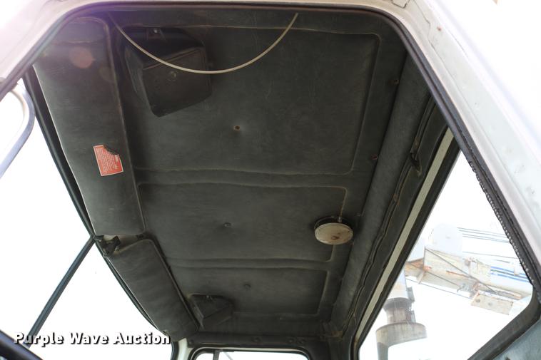 image for item DC7630 1984 White Volvo WCS 42T service truck with crane