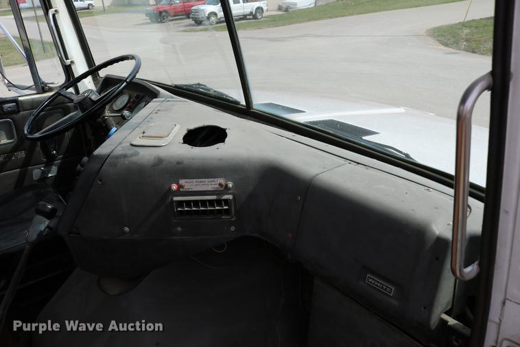 image for item DC7630 1984 White Volvo WCS 42T service truck with crane