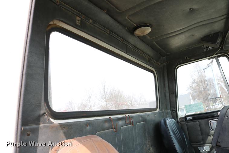 image for item DC7630 1984 White Volvo WCS 42T service truck with crane