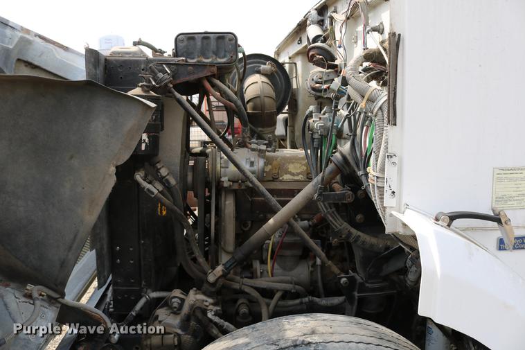 image for item DC7630 1984 White Volvo WCS 42T service truck with crane