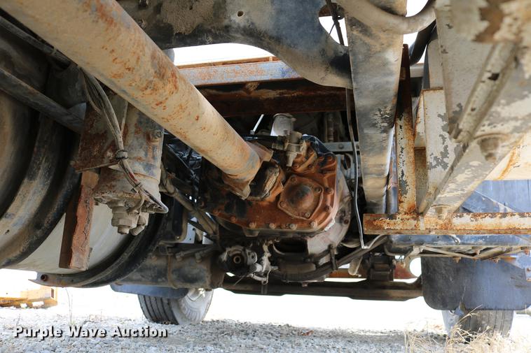 image for item DC7630 1984 White Volvo WCS 42T service truck with crane