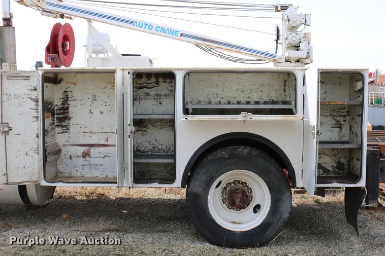 image for item DC7630 1984 White Volvo WCS 42T service truck with crane